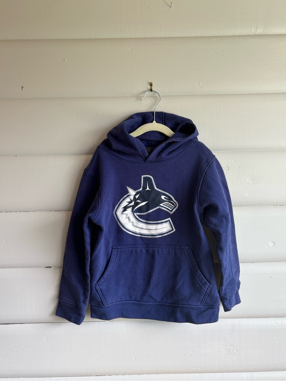 Vancouver Canucks NHL Pullover Hoodie Youth 7/8 Blue Fleece